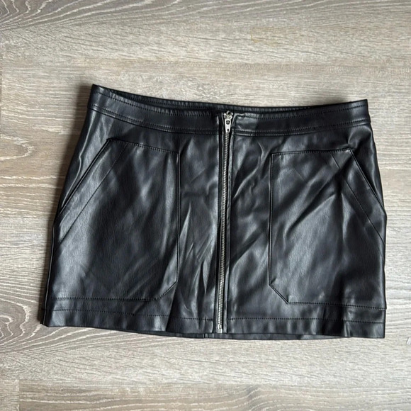 Free people zip front vegan leather mini skirt - Picture 2 of 7